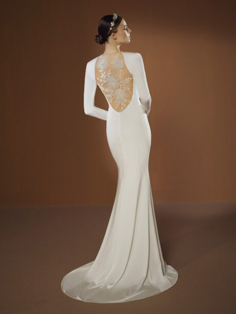 Abito da sposa scivolato in crepe con schiena velata